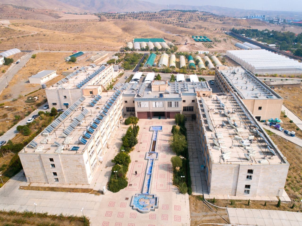بناها و فضای فیزیکی